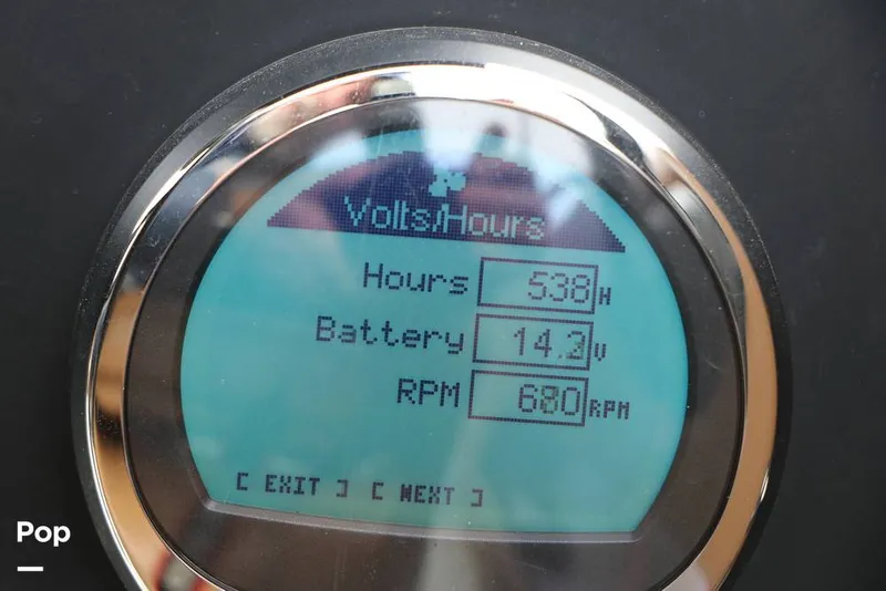 Slide: The Image of Crownline Boats E225 XS 2023 - 16143010