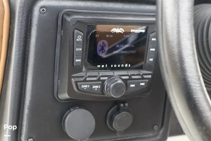 Slide: The Image of Crownline Boats E225 XS 2023 - 16143011