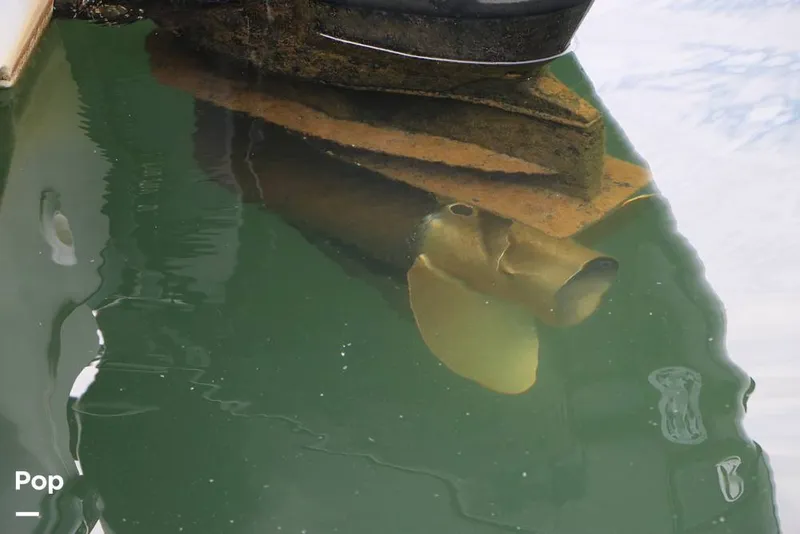 Slide: The Image of Crownline Boats E225 XS 2023 - 16143014