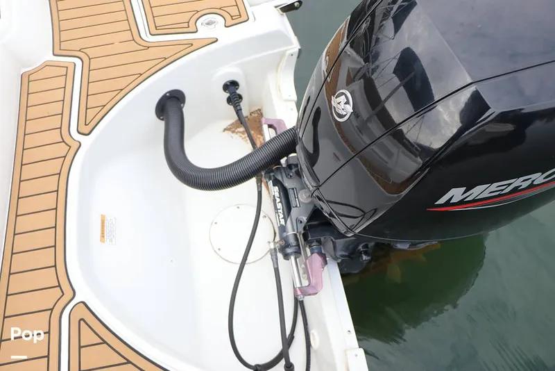 Slide: The Image of Crownline Boats E225 XS 2023 - 16142973