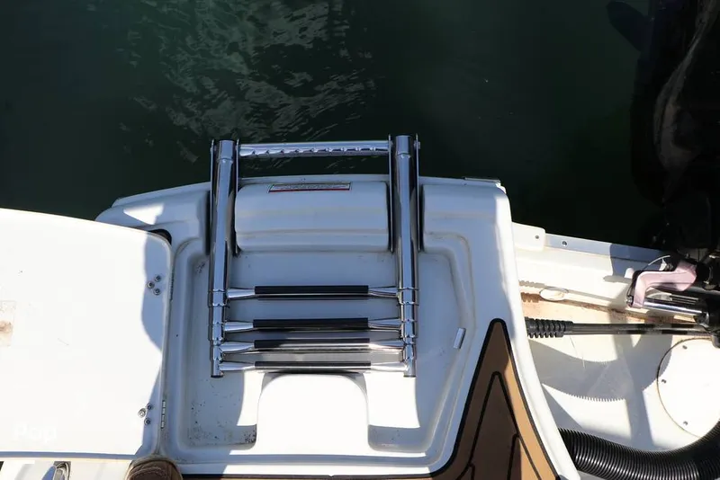 Slide: The Image of Crownline Boats E225 XS 2023 - 16368688