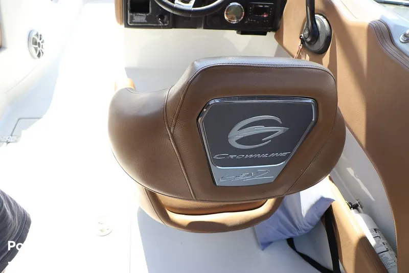 Slide: The Image of Crownline Boats E225 XS 2023 - 16368695