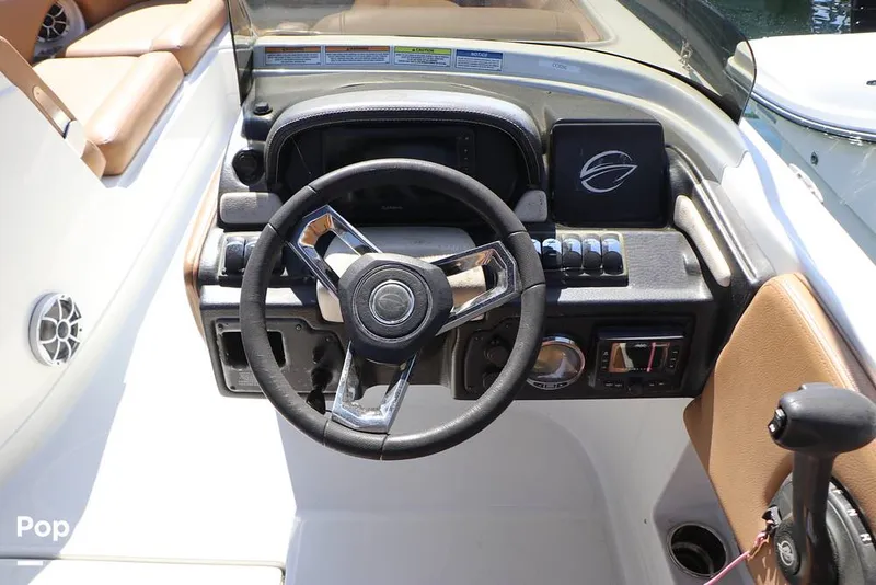 Slide: The Image of Crownline Boats E225 XS 2023 - 16368697