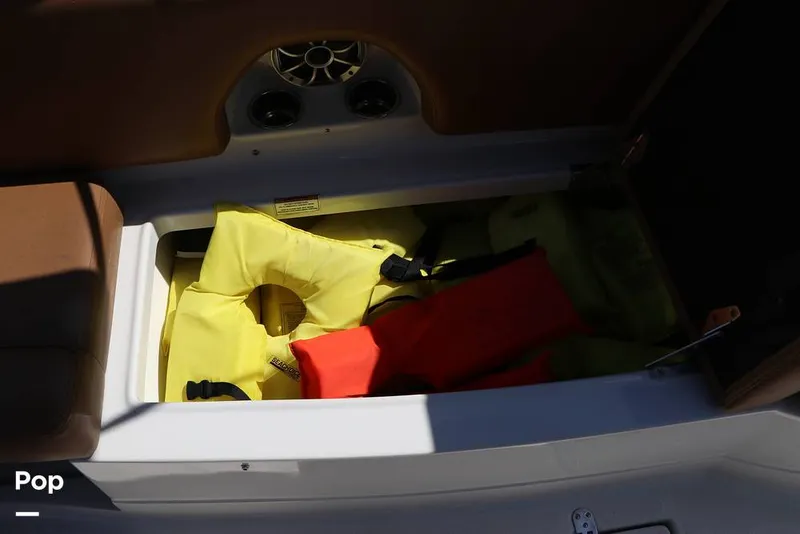 Slide: The Image of Crownline Boats E225 XS 2023 - 16368705