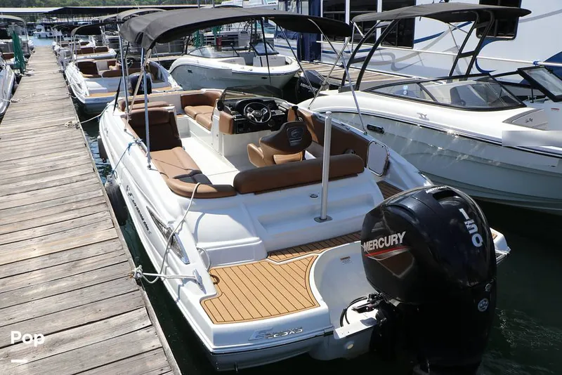 Slide: The Image of Crownline Boats E225 XS 2023 - 16368680