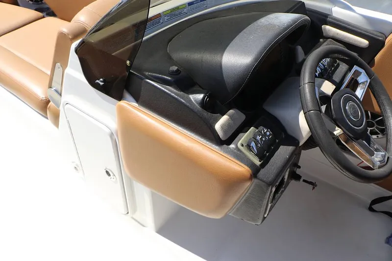 Slide: The Image of Crownline Boats E225 XS 2023 - 16368708