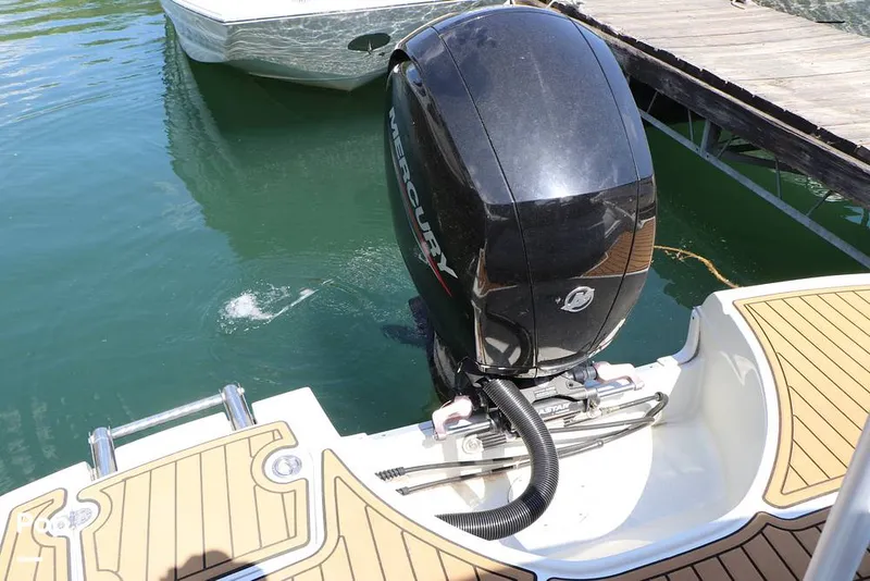 Slide: The Image of Crownline Boats E225 XS 2023 - 16368710