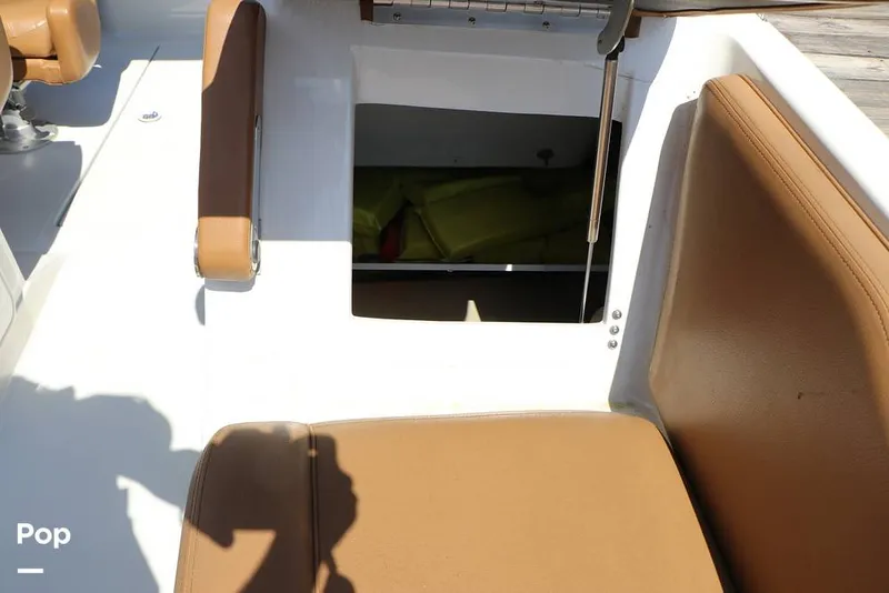 Slide: The Image of Crownline Boats E225 XS 2023 - 16368718
