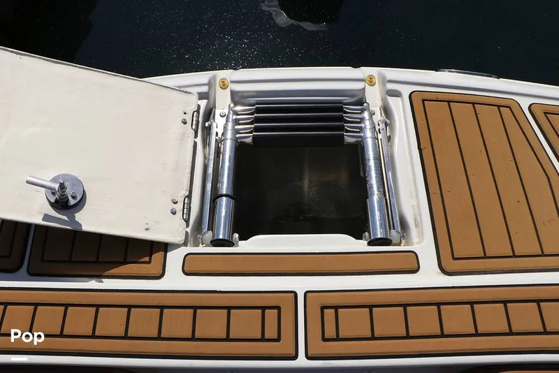 Slide: The Image of Crownline Boats E225 XS 2023 - 16368722