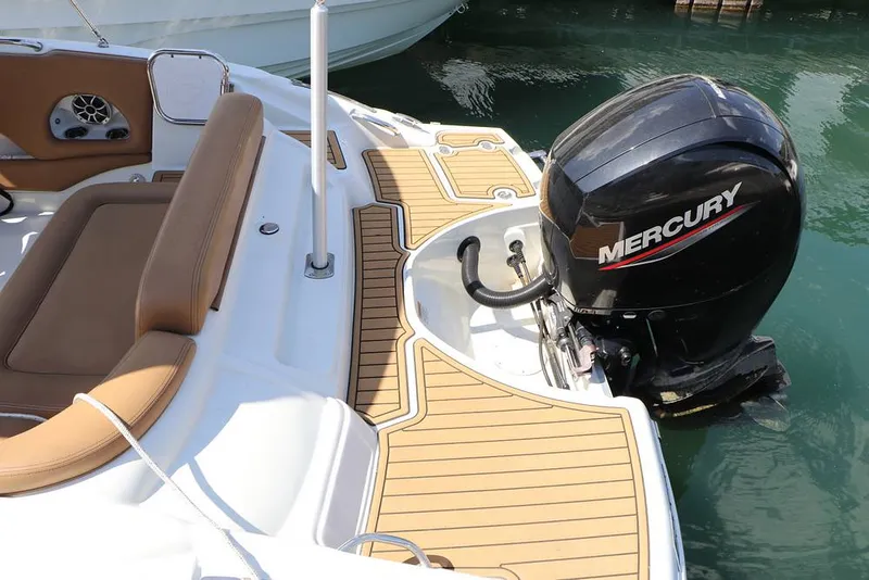 Slide: The Image of Crownline Boats E225 XS 2023 - 16368685