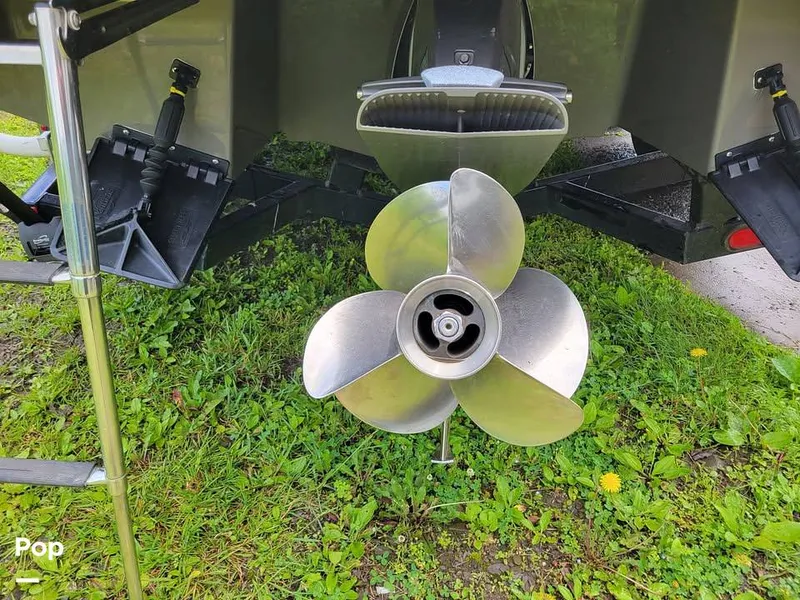 Slide: The Image of Regal 22 Fasdeck 2016 - 16125255