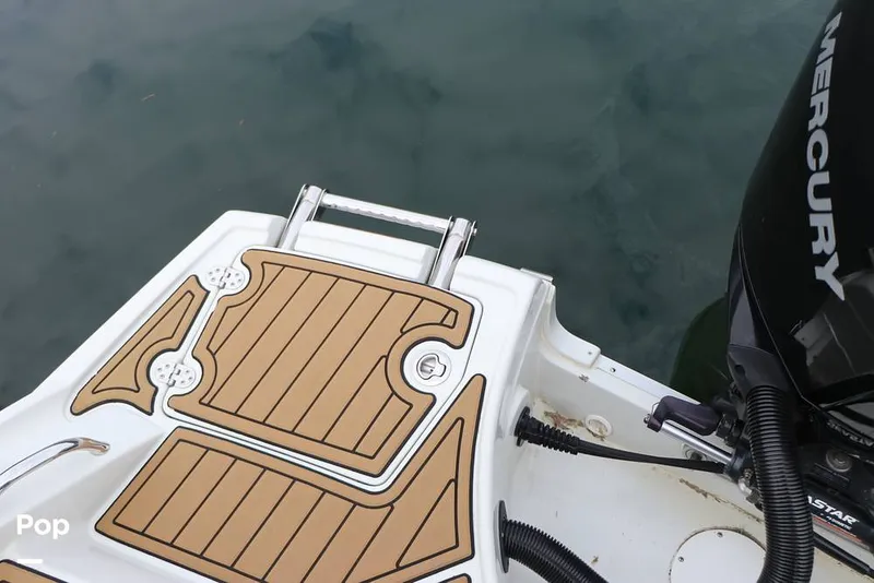 Slide: The Image of Crownline Boats E235 XS 2023 - 16143142