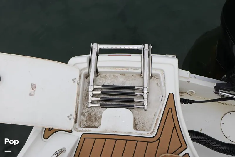 Slide: The Image of Crownline Boats E235 XS 2023 - 16143143