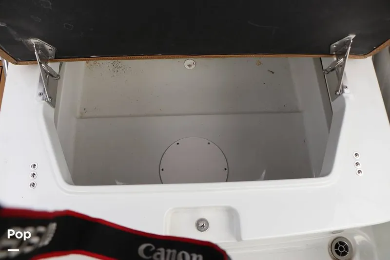 Slide: The Image of Crownline Boats E235 XS 2023 - 16143148