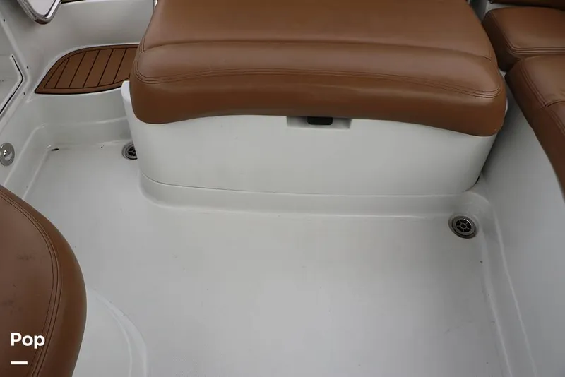 Slide: The Image of Crownline Boats E235 XS 2023 - 16143149