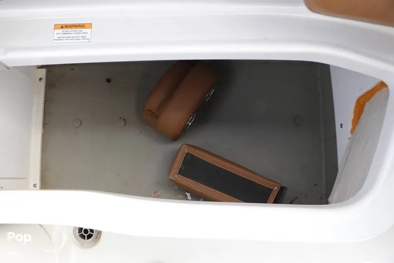 Slide: The Image of Crownline Boats E235 XS 2023 - 16143156