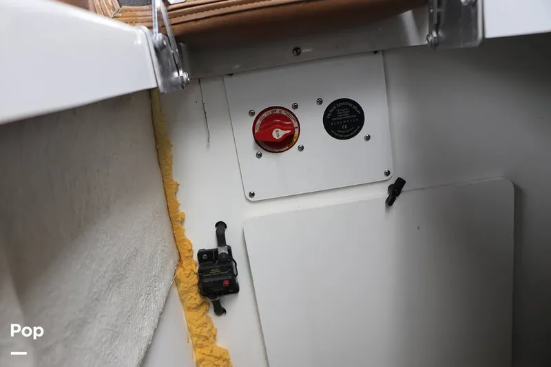 Slide: The Image of Crownline Boats E235 XS 2023 - 16143157