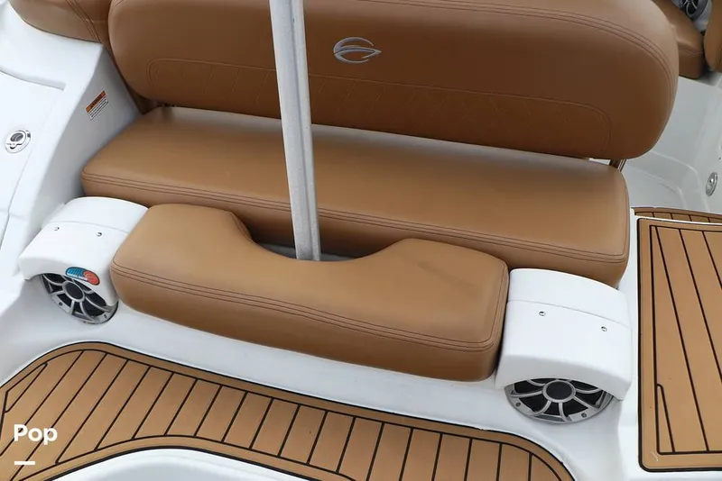 Slide: The Image of Crownline Boats E235 XS 2023 - 16143158