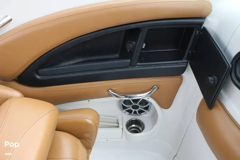 Slide: The Image of Crownline Boats E235 XS 2023 - 16143166