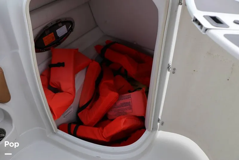 Slide: The Image of Crownline Boats E235 XS 2023 - 16143167