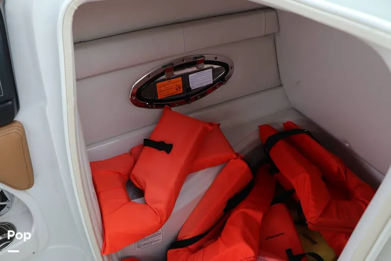 Slide: The Image of Crownline Boats E235 XS 2023 - 16143168