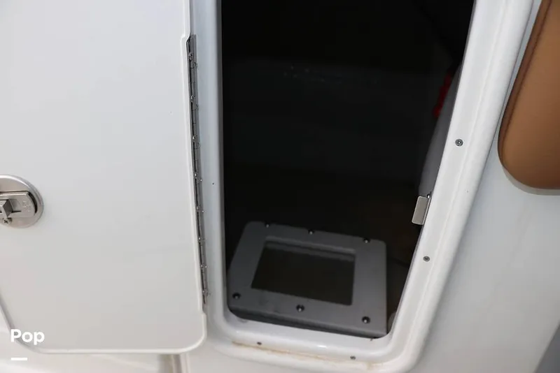 Slide: The Image of Crownline Boats E235 XS 2023 - 16143174