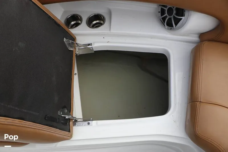 Slide: The Image of Crownline Boats E235 XS 2023 - 16143176