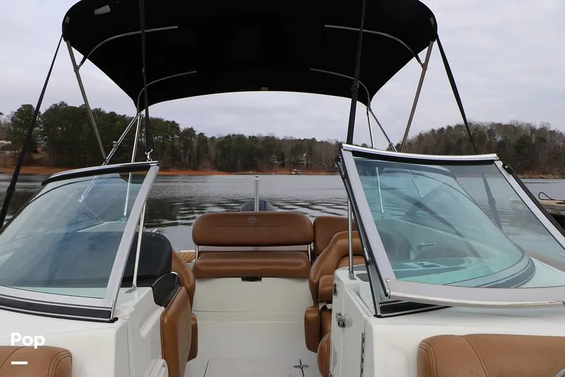 Slide: The Image of Crownline Boats E235 XS 2023 - 16143181