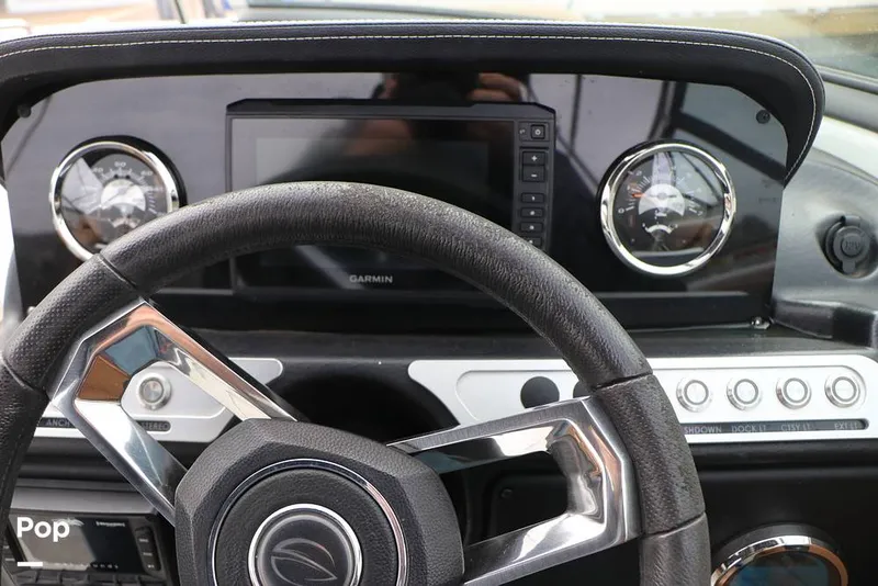 Slide: The Image of Crownline Boats E235 XS 2023 - 16143184