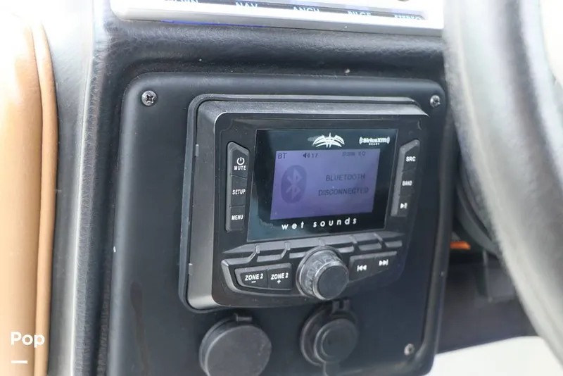 Slide: The Image of Crownline Boats E235 XS 2023 - 16143186