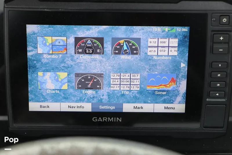 Slide: The Image of Crownline Boats E235 XS 2023 - 16143189