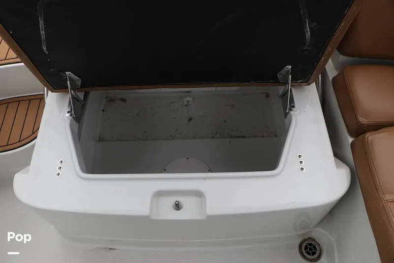 Slide: The Image of Crownline Boats E235 XS 2023 - 16143090