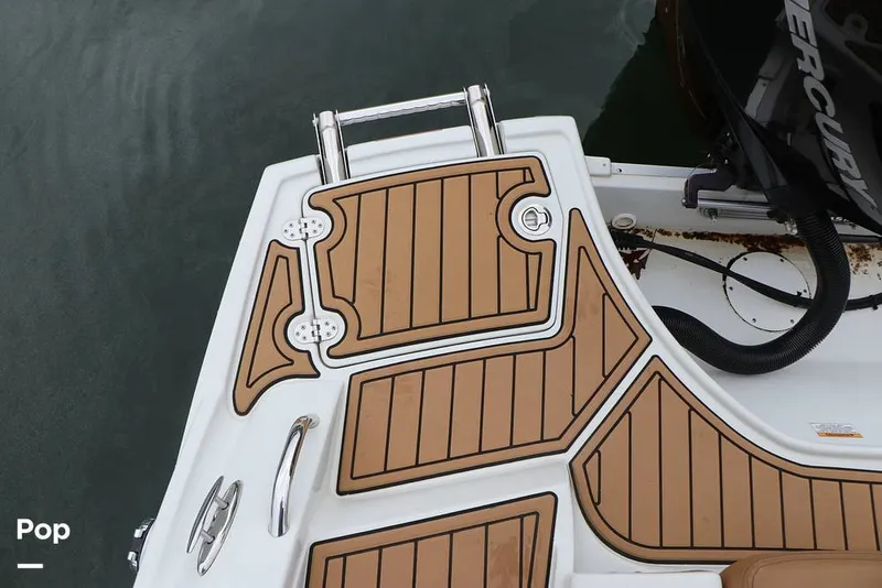 Slide: The Image of Crownline Boats E235 XS 2023 - 16143095