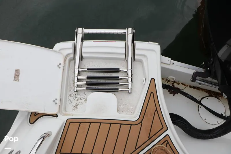 Slide: The Image of Crownline Boats E235 XS 2023 - 16143096
