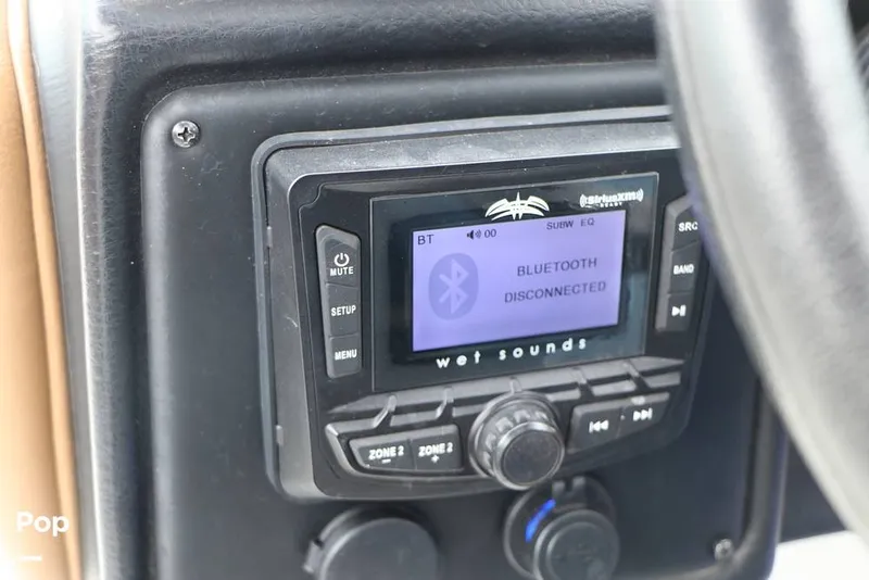 Slide: The Image of Crownline Boats E235 XS 2023 - 16143111