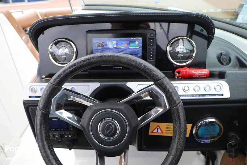 Slide: The Image of Crownline Boats E235 XS 2023 - 16143112