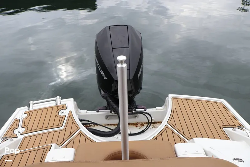 Slide: The Image of Crownline Boats E235 XS 2023 - 16143126