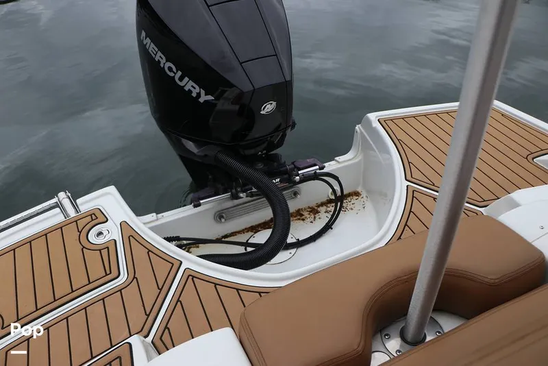 Slide: The Image of Crownline Boats E235 XS 2023 - 16143127