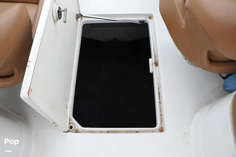 Slide: The Image of Crownline Boats E235 XS 2023 - 16143128