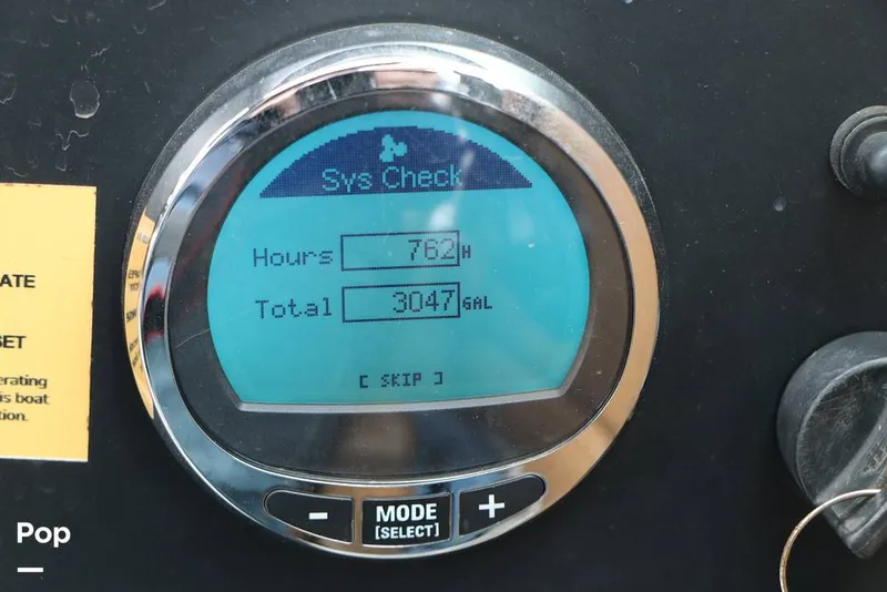 Slide: The Image of Crownline Boats E235 XS 2023 - 16143087