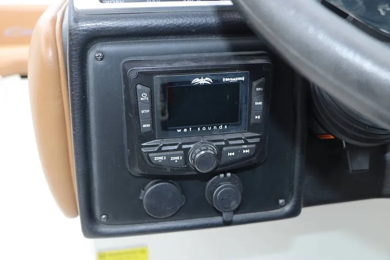 Slide: The Image of Crownline Boats E235 XS 2023 - 16143088