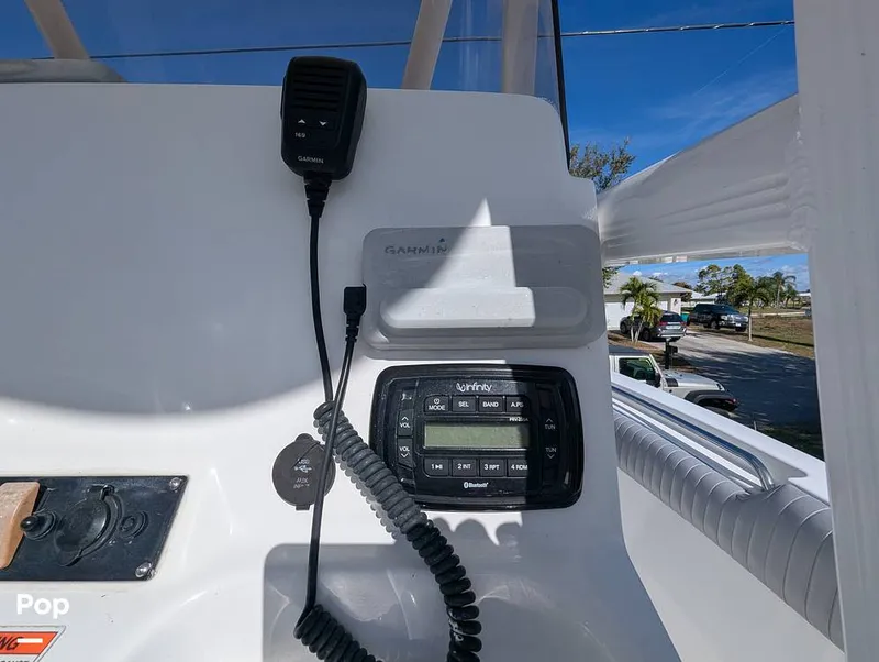 Slide: The Image of Sea Hunt Ultra 211 2015 - 16151879