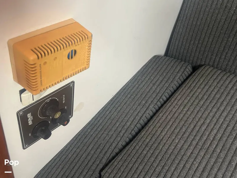 Slide: The Image of Contender 35 side console 1998 - 16202207