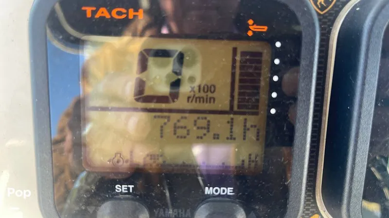 Slide: The Image of 769 Hrs Yamaha 200hp 4-stroke - 16188583
