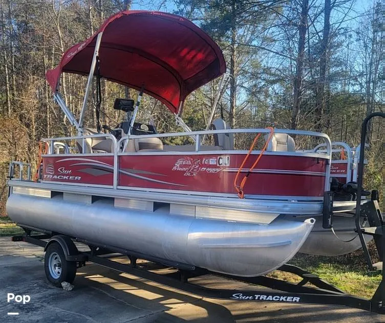 The Image of Sun Tracker Bass Buggy 18 DLX 2017 - undefined