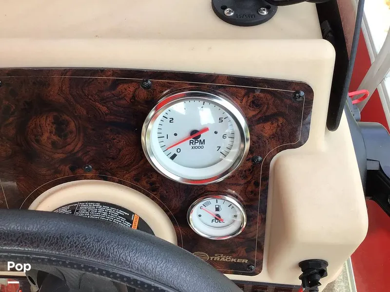 Slide: The Image of Sun Tracker Bass Buggy 18 DLX 2017 - 16273440