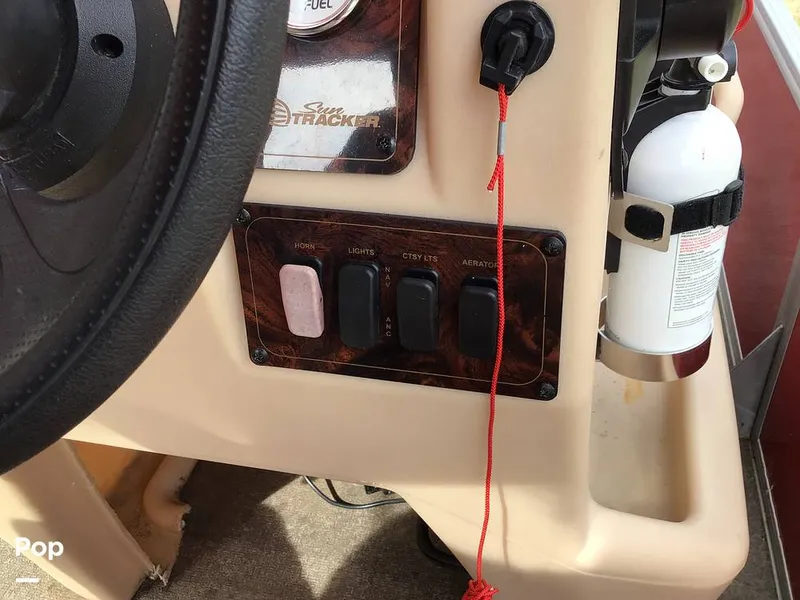 Slide: The Image of Sun Tracker Bass Buggy 18 DLX 2017 - 16273442