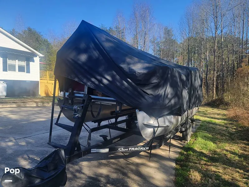 Slide: The Image of Sun Tracker Bass Buggy 18 DLX 2017 - 16270154