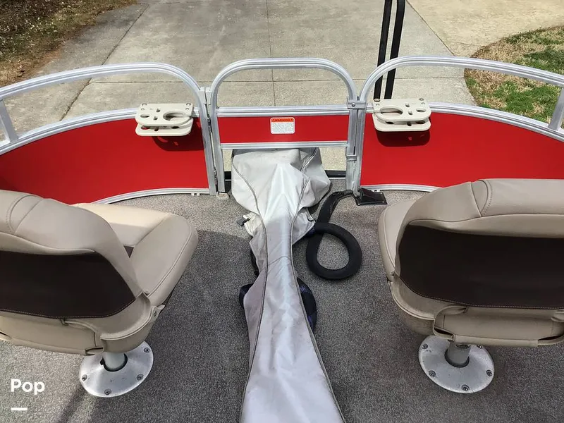 Slide: The Image of Sun Tracker Bass Buggy 18 DLX 2017 - 16273448