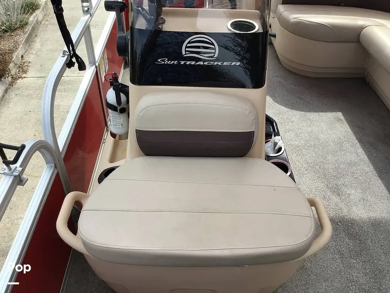 Slide: The Image of Sun Tracker Bass Buggy 18 DLX 2017 - 16273451